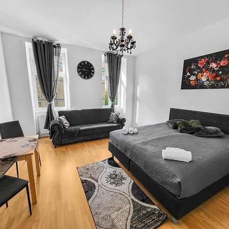 Elegant Three-Bedroom Suite Wien Exterior foto
